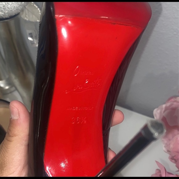 Christian Louboutin - Picture 7 of 8